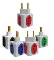 Adaptador de tomada Benjamim Cubo 3D com 3 entradas de tomada 10 amperes e 1 entrada de tomada 20 Adaptador de tomada Benjamim Cubo 3D com 3 entradas de tomada 10 amperes e 1 entrada de tomada 20