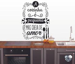 Adesivo Com A Frase A Cozinha É Pequena Mas Cheia De Amor