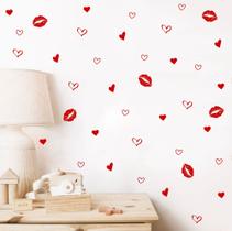 Adesivo de Parede Beijo Casal Namorados Coração Vermelho