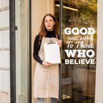 Adesivo de Parede Frase Motivacional Inglês Good Things Coisas Boas Acontecem para Quem Acredita