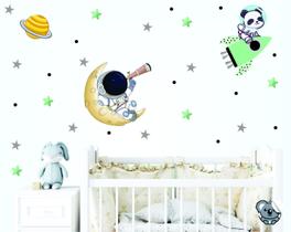 Adesivo De Parede Infantil Astronauta e Pandinha no Foguete Adesivo De Parede Infantil Astronauta e Pandinha no Foguete