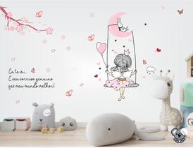 Adesivo de Parede Menina no Balanço da Lua Com frase