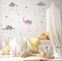 Adesivo de Parede Ursinho na Lua Nuvens Estrelas Rosa Cinza Adesivo de Parede Ursinho na Lua Nuvens Estrelas Rosa Cinza