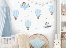 adesivo de parede urso aviador balão nuvens tons de azul bebê