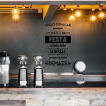 Adesivo Decorativo de Parede Frase Ando Devagar Festa Adesivo Decorativo de Parede Frase Ando Devagar Festa