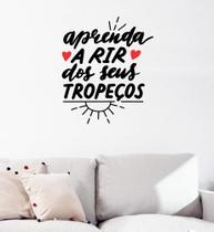 Adesivo Decorativo de Parede Frase Aprenda a Rir dos Seus Tropeços Adesivo Decorativo de Parede Frase Aprenda a Rir dos Seus Tropeços