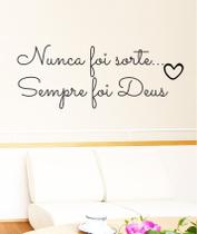 Adesivo Decorativo de Parede Frase Nunca Foi Sorte.