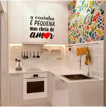 Adesivo Decorativo Parede "A cozinha é pequena mas cheia de amor" - Fama Adesivos