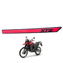 Adesivo Emblema Carenagem Aba Tanque Esquerdo Xtz Lander 2025 Vermelho Metálico