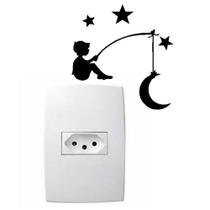 Adesivo interruptor tomada parede menino lua e estrelas
