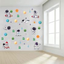 Adesivo Parede Decorativa Infantil Astronauta no Espaço 78 Peças Alta Qualidade Cores Vibrantes Incl