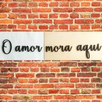 Adorno De Parede O Amor Mora Aqui - 100 Cm