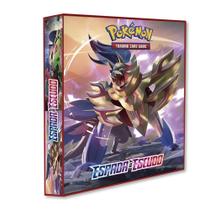 Álbum Pasta Fichário Pokemon Espadas Escudos Capa Dura Reforçado Colecionadores Cards TCG Armazenar Cartas Resistente Segurança Qualidade Novo Desing Álbum Pasta Fichário Pokemon Espadas Escudos Capa Dura Reforçado Colecionadores Cards TCG Armazenar Cartas Resistente Segurança Qualidade Novo Desing