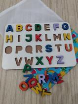 Alfabeto de encaixe em MDF branco e as letras coloridas. Medidas 18cm x 27cm - Fabricante próprio