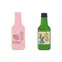 Alfinetes de broche para garrafa de soju coreana esmaltada, pêssego e bambu Alfinetes de broche para garrafa de soju coreana esmaltada, pêssego e bambu