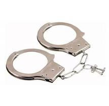 Algema de metal com chaves