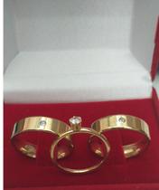 Aliança Banhada a ouro 18 k Boleado e anel solitário siga o exemplo da ilustração na tabela para informar os tamanhos . Aliança Banhada a ouro 18 k Boleado e anel solitário siga o exemplo da ilustração na tabela para informar os tamanhos .