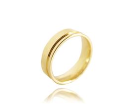 Aliança Clássica Semijoia Banho de Ouro 18K Anatômica Quadrada com Friso 5 mm Aliança Clássica Semijoia Banho de Ouro 18K Anatômica Quadrada com Friso 5 mm