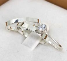 Aliança Trio Banhado á Prata 925 / 0 Par - um anel Solitário com pedra de Zircônia Aliança Trio Banhado á Prata 925 / 0 Par - um anel Solitário com pedra de Zircônia