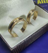 Alianças Bodas Reta com Riscos e Foscas Par Noivado Casamento Ouro 18 Kilates Peso 8 Gramas 7 mm Gravadas Maciça Alianças Bodas Reta com Riscos e Foscas Par Noivado Casamento Ouro 18 Kilates Peso 8 Gramas 7 mm Gravadas Maciça