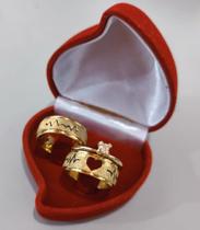 Alianças em aço inox banhadas a ouro ( leve de brinde um anel solitário.