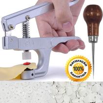 Alicate Aplicar Botão Plástico + 40 Botões Agulhão Patchwork Alicate Aplicar Botão Plástico + 40 Botões Agulhão Patchwork