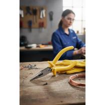 Alicate Bico Longo Isolado 1000V - Precisão em Locais Difíce Alicate Bico Longo Isolado 1000V - Precisão em Locais Difíce