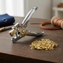 Alicate Lanmax 2 em 1 Furador Vazador para Ilhós Ideal para Artesanato e Ateliê Alicate Lanmax 2 em 1 Furador Vazador para Ilhós Ideal para Artesanato e Ateliê