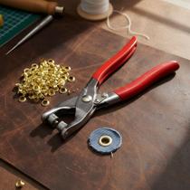 Alicate Para Ilhos 5,5'' Cabo Vermelho + 100 Ilhoses