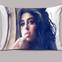 Almofada 27x37 Amy Winehouse Rock Decoração Sofá Cama