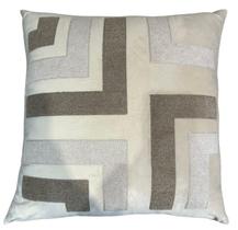 Almofada 50x50 em vel of c/aplic. bucle camurca e of