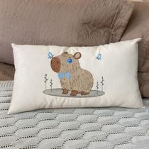 Almofada Baguete (01 UNIDADE) Rineira Com Enchimento Para Cama Posta 50x30 Capivara