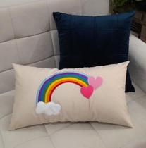 Almofada Baguete 50Cmx30cm Bordada Com Enchimento Arco Iris Almofada Baguete 50Cmx30cm Bordada Com Enchimento Arco Iris