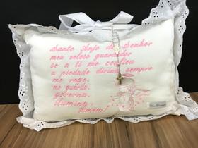 Almofada bordada com terço (oração)