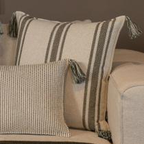 Almofada Bouclé Verde 60x60 com Listra e Pingente Almofada Bouclé Verde 60x60 com Listra e Pingente