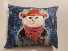 Almofada com aplicação bordada