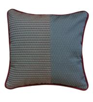 Almofada com Losango Azul e Cordinha cor Bordô Almofada com Losango Azul e Cordinha cor Bordô