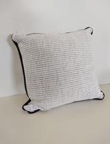 Almofada Concept com Cordone 50x50cm Claro Jacquard - Belchior Almofada Concept com Cordone 50x50cm Claro Jacquard - Belchior