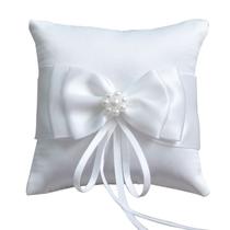 Almofada de aliança de casamento elegante com laço e pérolas brancas