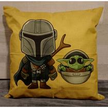 Almofada de pelúcia Baby Yoda And The Mandalorian 45x45 cm