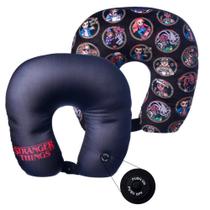 Almofada De Pescoço Stranger Things Massageadora Micropérolas Oficial Netflix - Zona Criativa Almofada De Pescoço Stranger Things Massageadora Micropérolas Oficial Netflix - Zona Criativa
