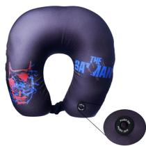 Almofada De Pescoço The Batman Massageadora Micropérolas Oficial DC - Zona Criativa Almofada De Pescoço The Batman Massageadora Micropérolas Oficial DC - Zona Criativa