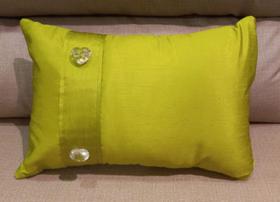 Almofada de Seda - Verde Limão com Botão de Coração Almofada de Seda - Verde Limão com Botão de Coração