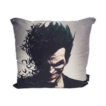 Almofada Decorativa DC Coringa Arkham City 40x40cm