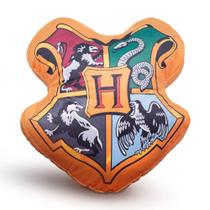 Almofada Formato Brasão Hogwarts 3D - Harry Potter