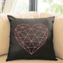 Almofada Preta Serigrafada 50x50cm Coração Rosa