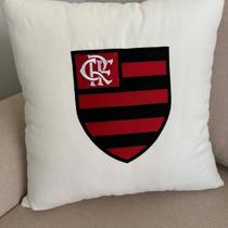 Almofada Veludo Bordada Flamengo 45cm X 45cm com Enchimento Almofada Veludo Bordada Flamengo 45cm X 45cm com Enchimento
