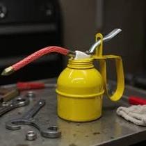 Almotolia Bomba de Óleo Manual 300ml Amarela Lubrificador Manual para Uso Automotivo e Industrial