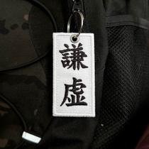 AM0037-001 Kanji Humildade Patch Bordado 3,8x7,5cm
