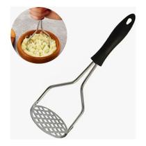 Amassador de batata em inox 24cm utensílio para amassar legumes com cabo preto ergonômico